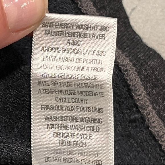 SUNDRY Washed Black Long Sleeve Love Appliqué Top size 1 or Small - Picture 7 of 8